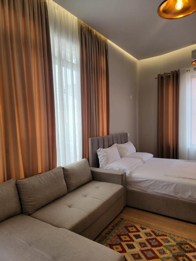 Berhami Studio Apartment Тирана Экстерьер фото